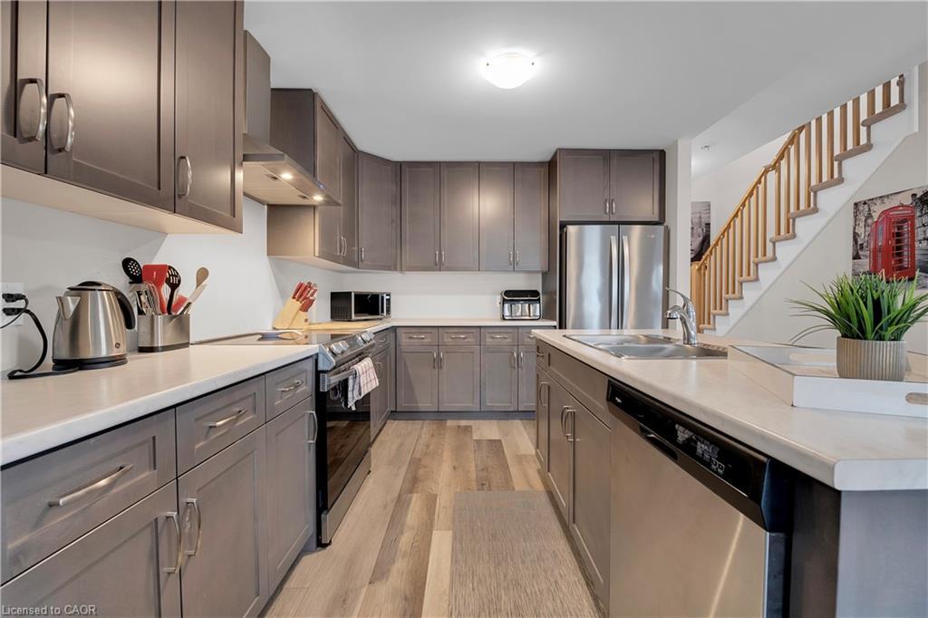 24-27 Rachel Drive, Stoney Creek, ON - Indoor Photo Showing Kitchen With Double Sink With Upgraded Kitchen