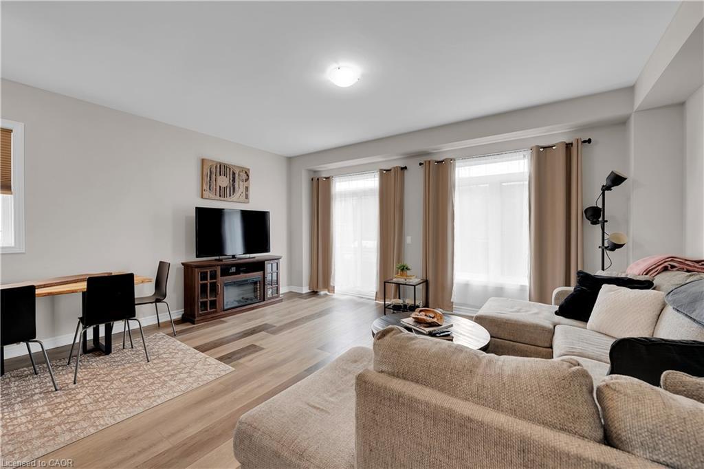 24-27 Rachel Drive, Stoney Creek, ON - Indoor Photo Showing Living Room