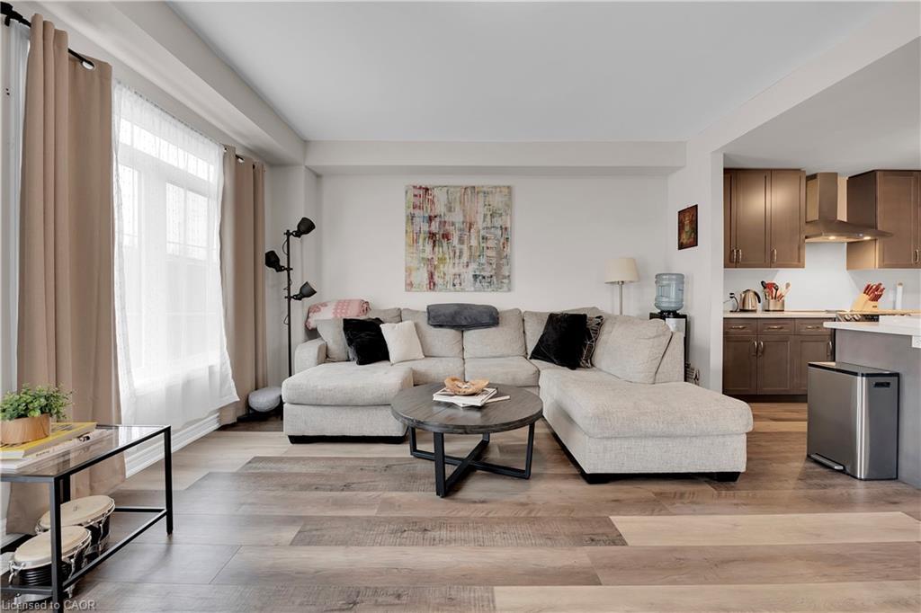 24-27 Rachel Drive, Stoney Creek, ON - Indoor Photo Showing Living Room