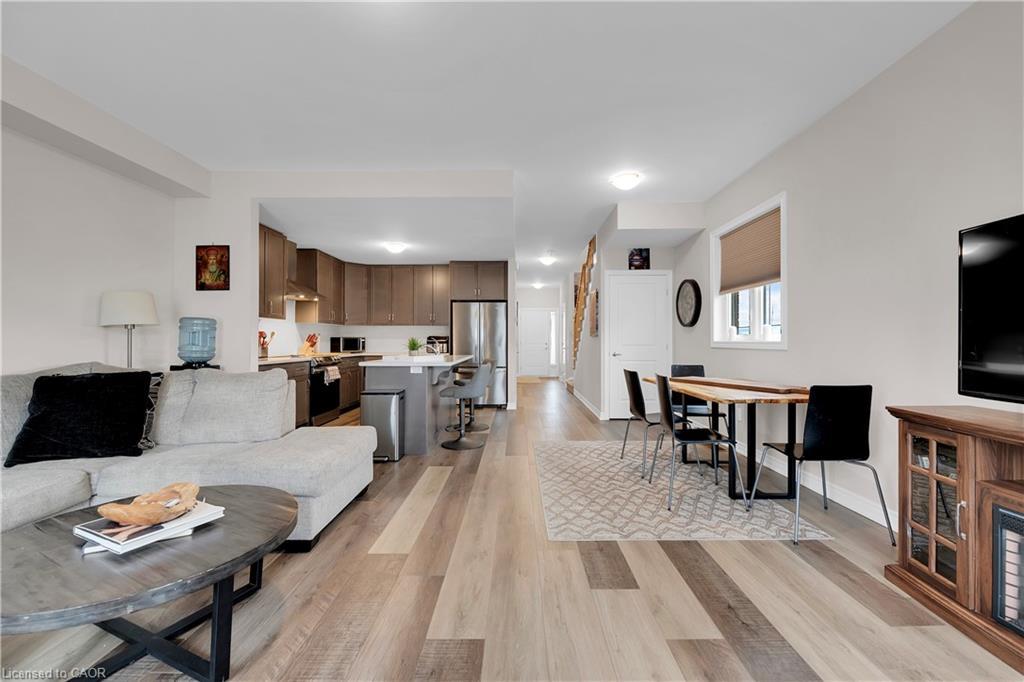 24-27 Rachel Drive, Stoney Creek, ON - Indoor Photo Showing Living Room