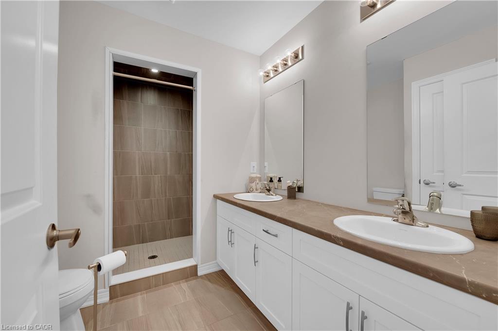 24-27 Rachel Drive, Stoney Creek, ON - Indoor Photo Showing Bathroom