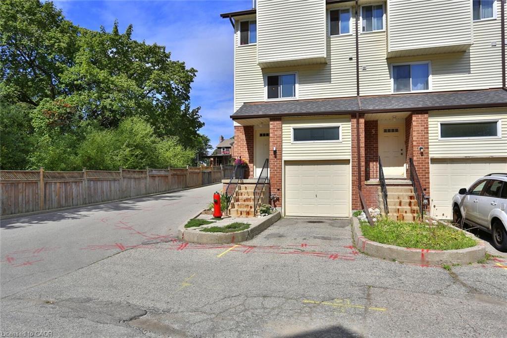 6-1085 Queens Boulevard, Kitchener, ON - Outdoor