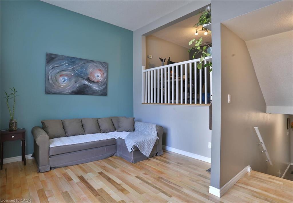 6-1085 Queens Boulevard, Kitchener, ON - Indoor Photo Showing Living Room