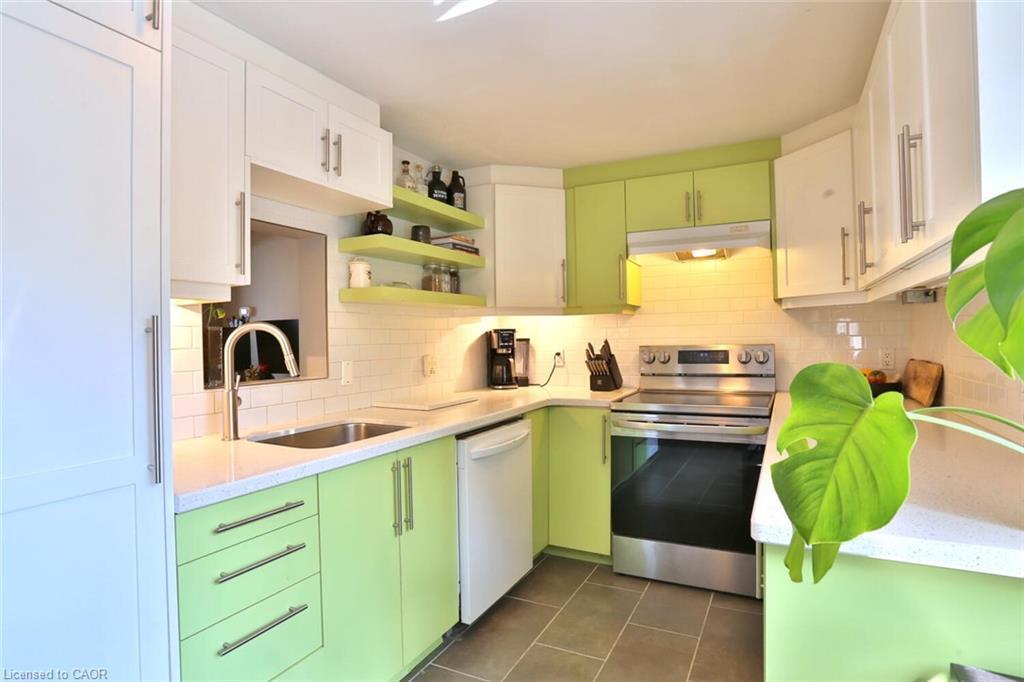 6-1085 Queens Boulevard, Kitchener, ON - Indoor Photo Showing Kitchen