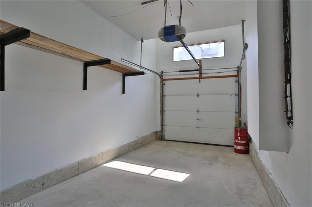 6-1085 Queens Boulevard, Kitchener, ON - Indoor Photo Showing Garage