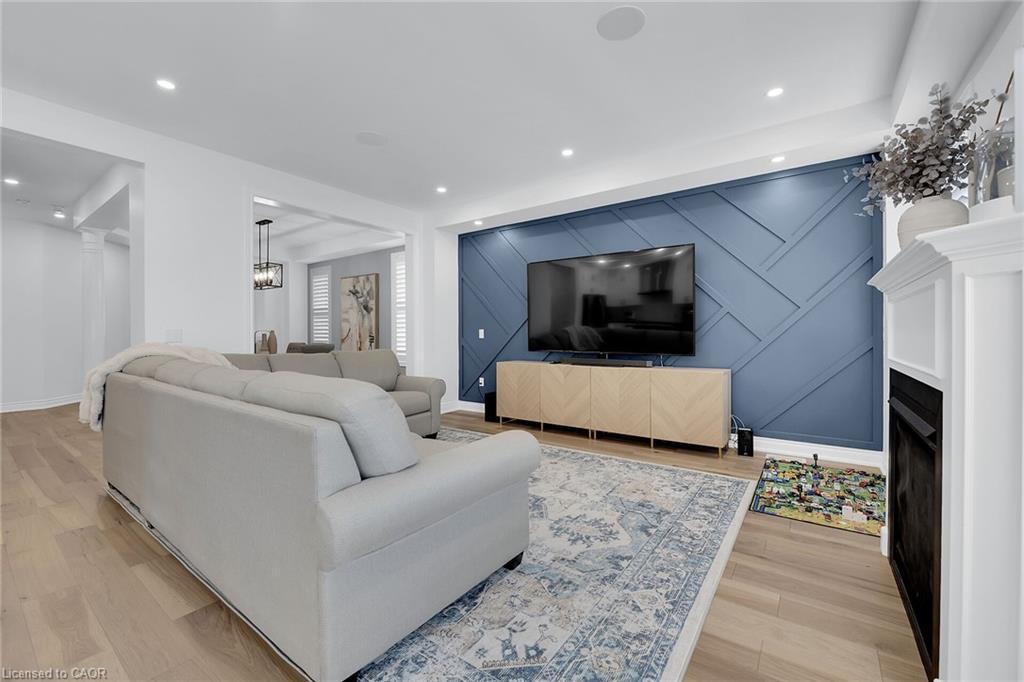 78 Chaumont Drive, Stoney Creek, ON - Indoor Photo Showing Living Room