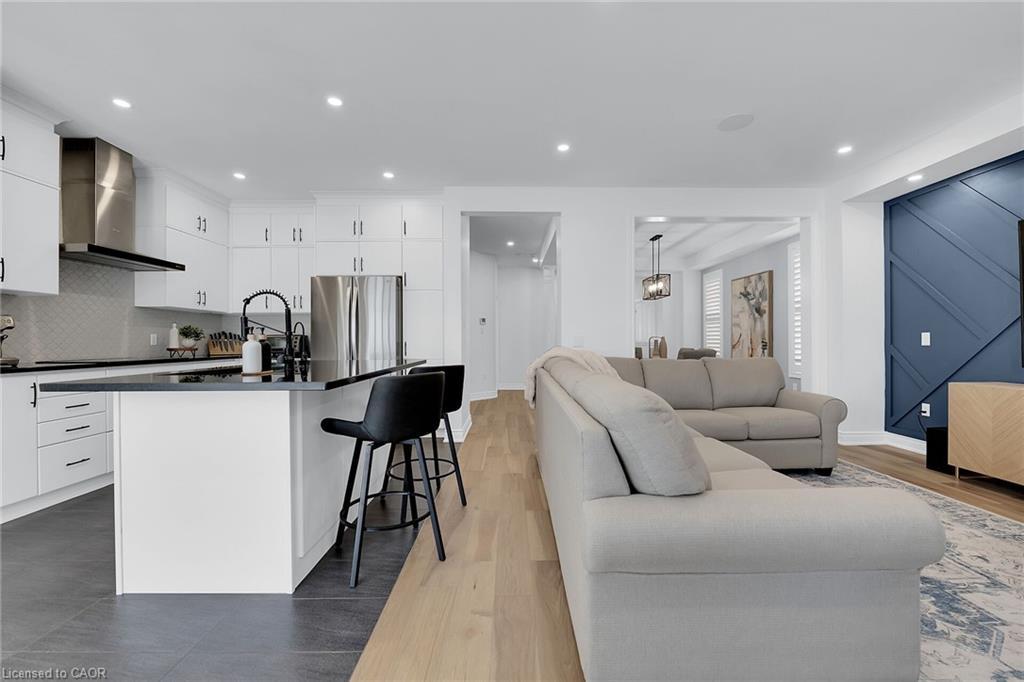 78 Chaumont Drive, Stoney Creek, ON - Indoor Photo Showing Kitchen With Upgraded Kitchen