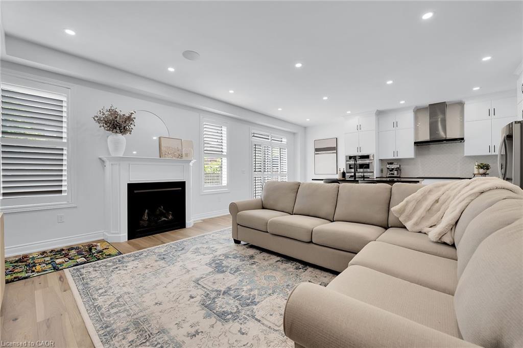 78 Chaumont Drive, Stoney Creek, ON - Indoor Photo Showing Living Room With Fireplace