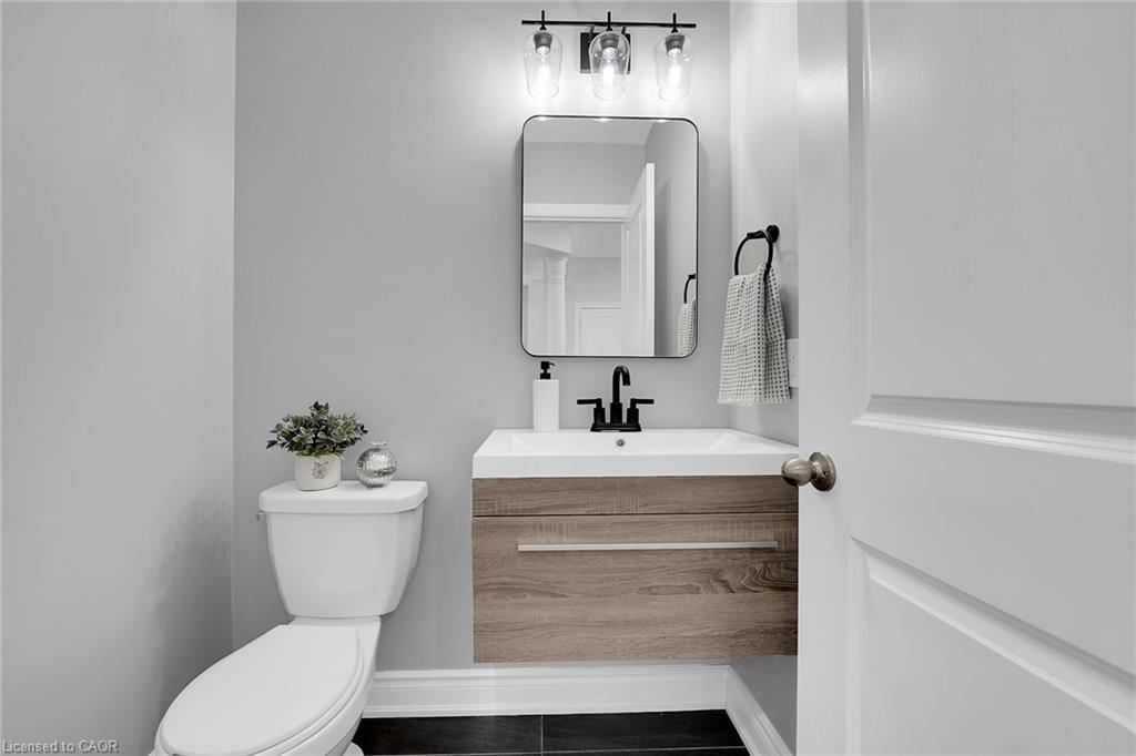 78 Chaumont Drive, Stoney Creek, ON - Indoor Photo Showing Bathroom