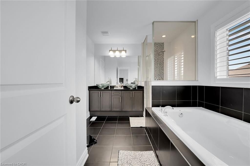 78 Chaumont Drive, Stoney Creek, ON - Indoor Photo Showing Bathroom
