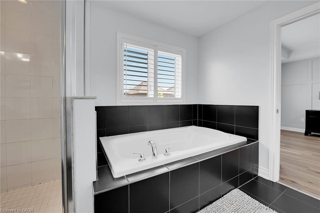 78 Chaumont Drive, Stoney Creek, ON - Indoor Photo Showing Bathroom