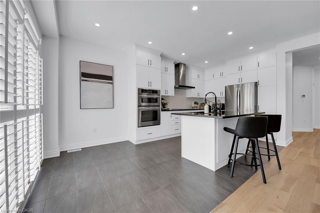 78 Chaumont Drive, Stoney Creek, ON - Indoor Photo Showing Kitchen With Upgraded Kitchen