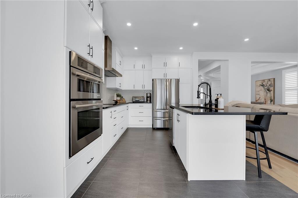 78 Chaumont Drive, Stoney Creek, ON - Indoor Photo Showing Kitchen With Upgraded Kitchen