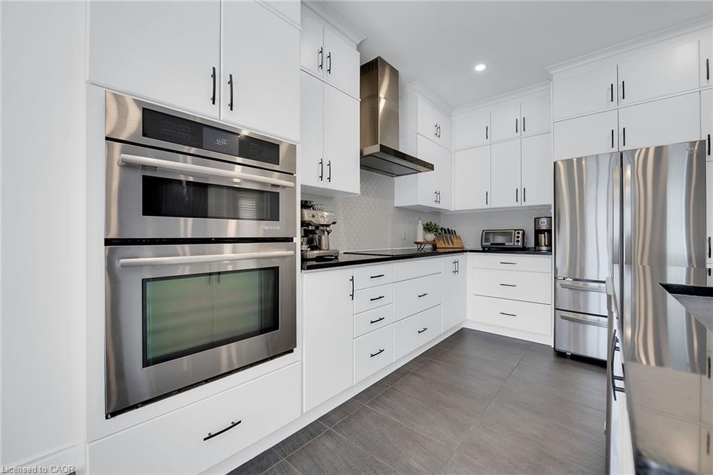 78 Chaumont Drive, Stoney Creek, ON - Indoor Photo Showing Kitchen With Upgraded Kitchen