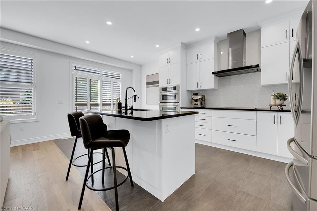 78 Chaumont Drive, Stoney Creek, ON - Indoor Photo Showing Kitchen With Upgraded Kitchen