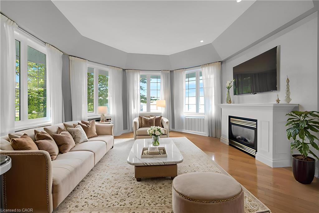 1295 Sheffield Road, Cambridge, ON - Indoor Photo Showing Living Room With Fireplace