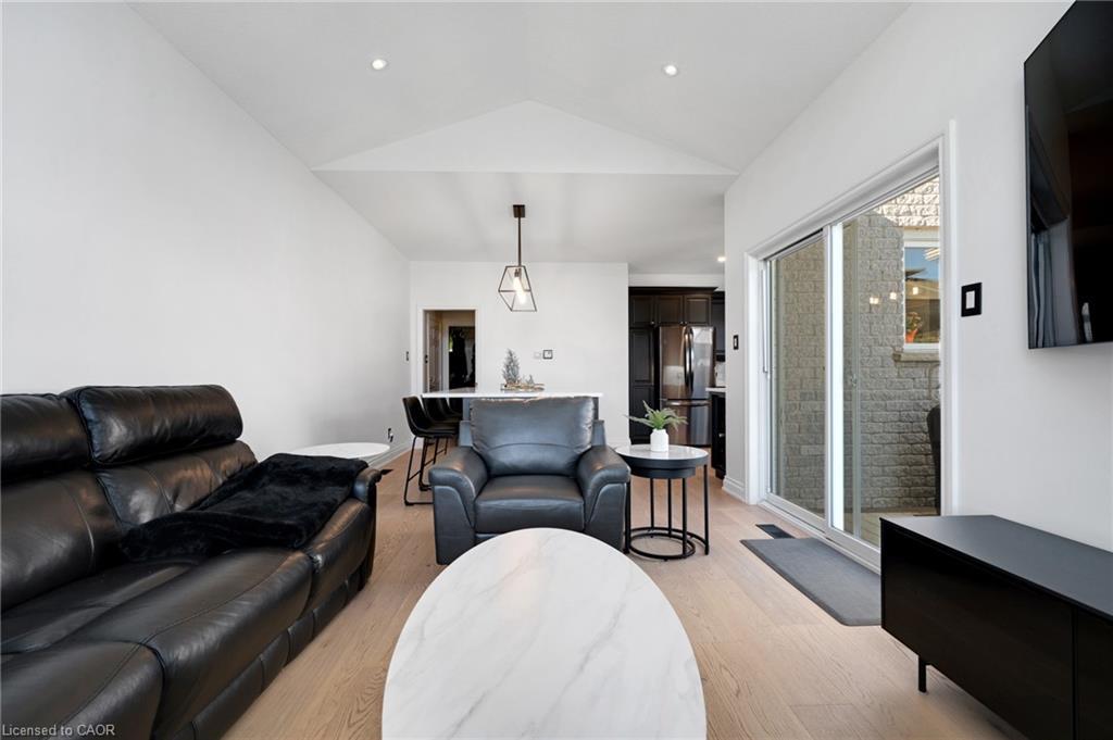 1295 Sheffield Road, Cambridge, ON - Indoor Photo Showing Living Room