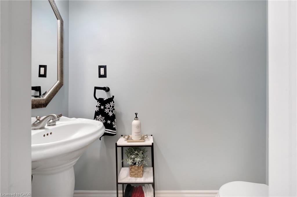1295 Sheffield Road, Cambridge, ON - Indoor Photo Showing Bathroom