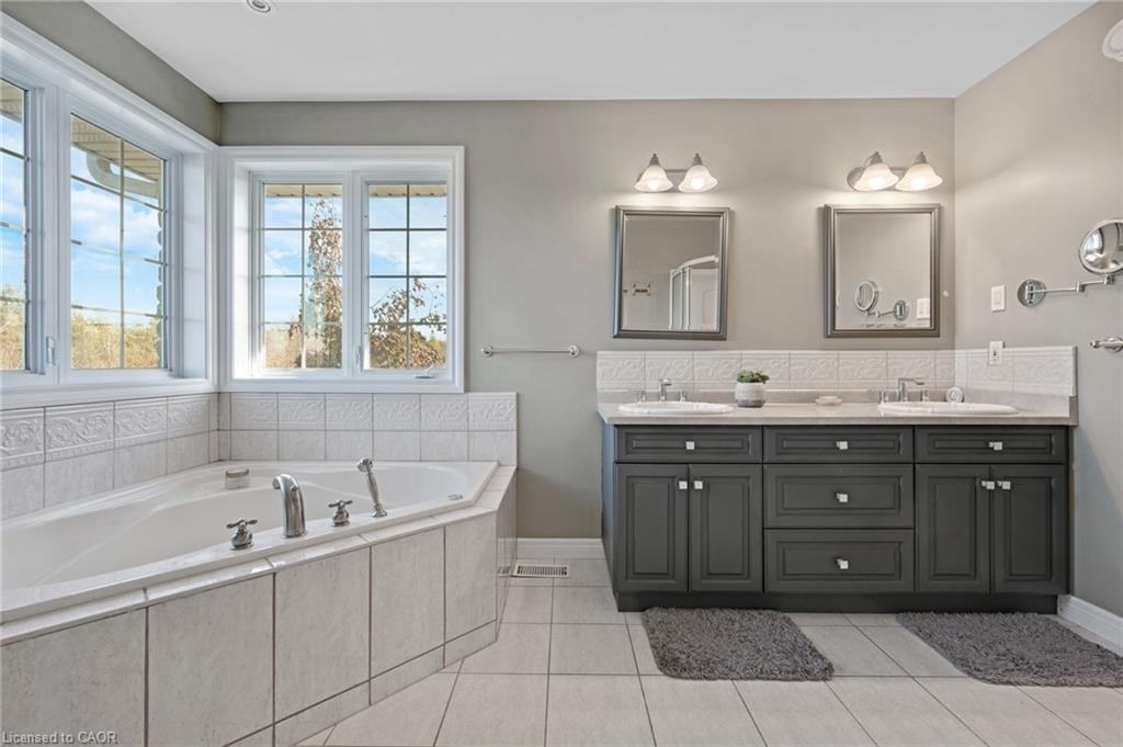 1295 Sheffield Road, Cambridge, ON - Indoor Photo Showing Bathroom