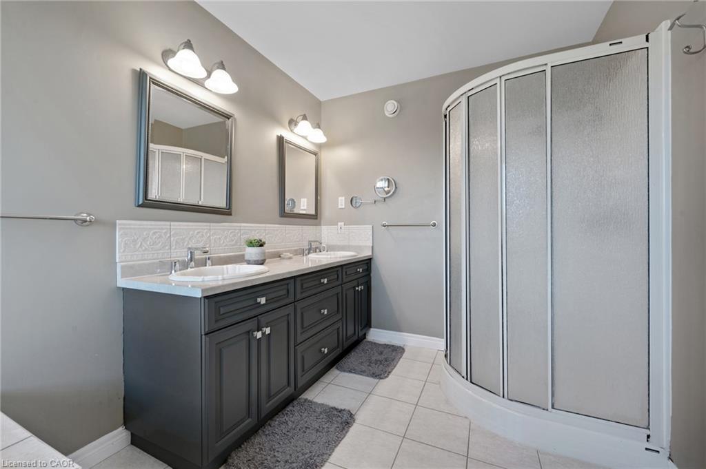 1295 Sheffield Road, Cambridge, ON - Indoor Photo Showing Bathroom