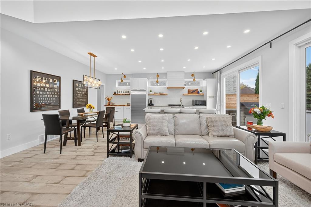 21-80 New Lakeshore Road, Port Dover, ON - Indoor Photo Showing Living Room