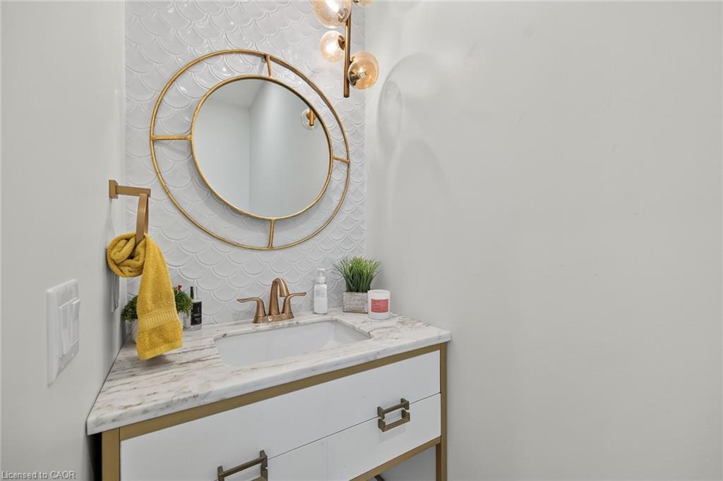 21-80 New Lakeshore Road, Port Dover, ON - Indoor Photo Showing Bathroom