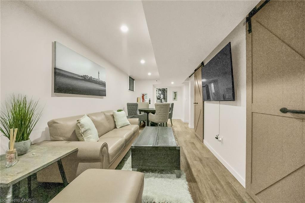 21-80 New Lakeshore Road, Port Dover, ON - Indoor Photo Showing Living Room