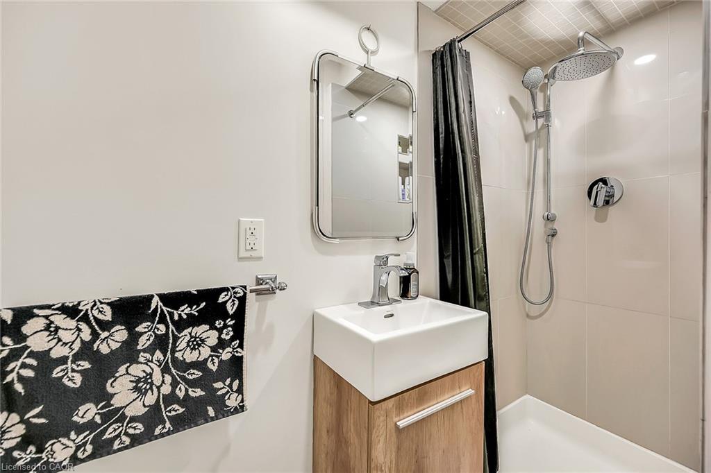 21-80 New Lakeshore Road, Port Dover, ON - Indoor Photo Showing Bathroom