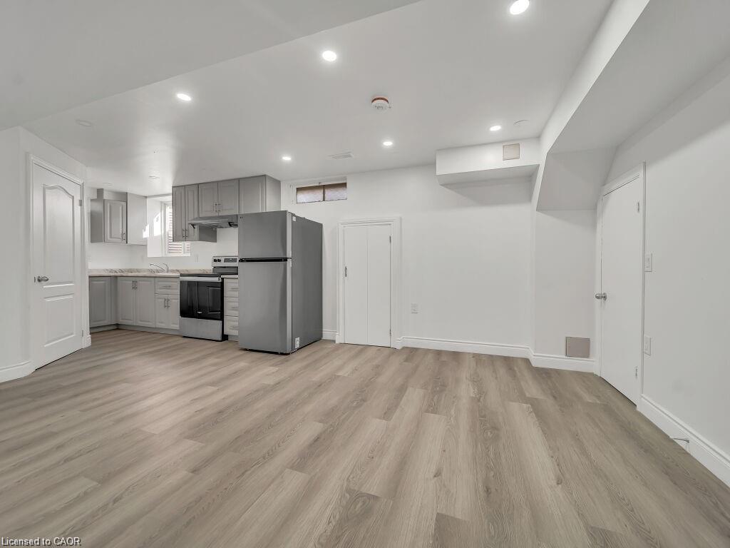 34 Belwood Crescent, Kitchener, ON - Indoor Photo Showing Kitchen