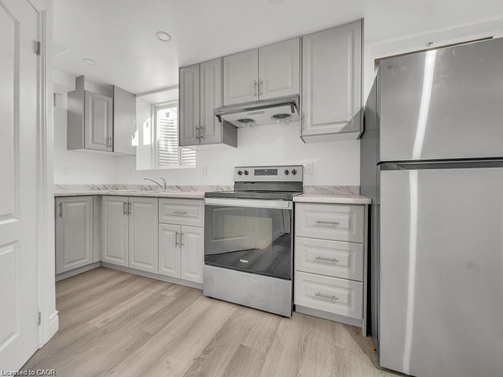 34 Belwood Crescent, Kitchener, ON - Indoor Photo Showing Kitchen