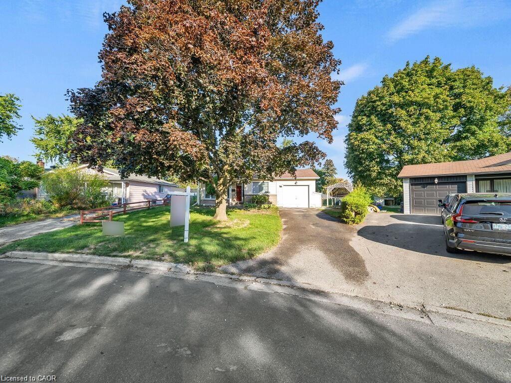 34 Belwood Crescent, Kitchener, ON - Outdoor