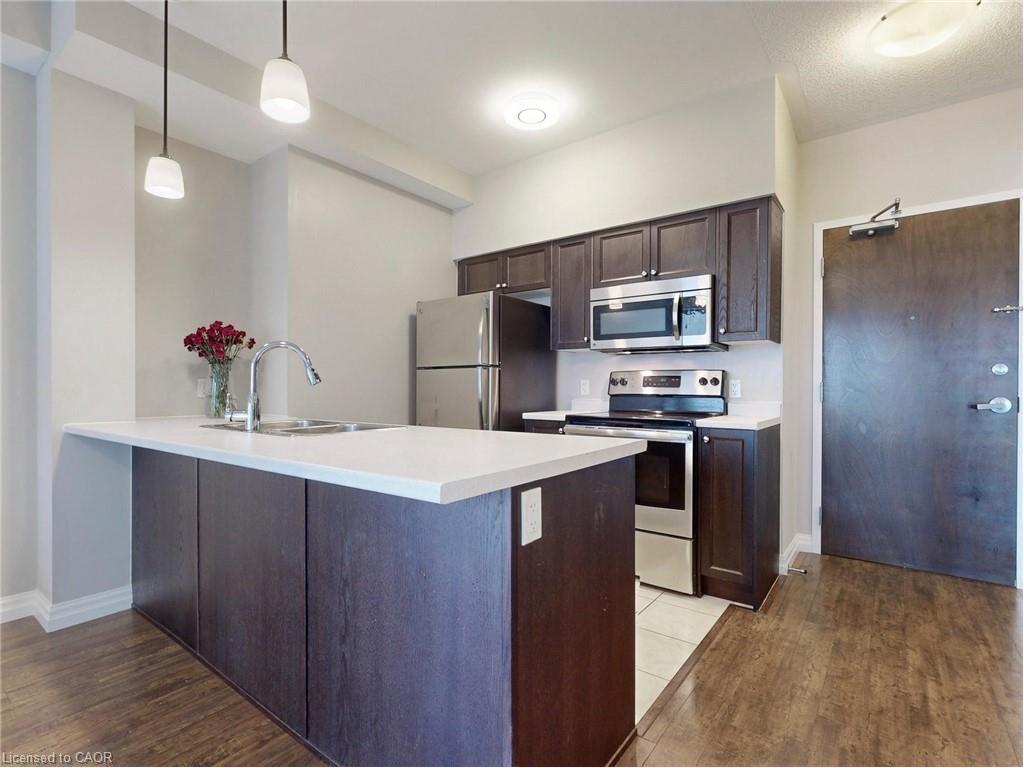 606-112 King Street E, Hamilton, ON - Indoor Photo Showing Kitchen