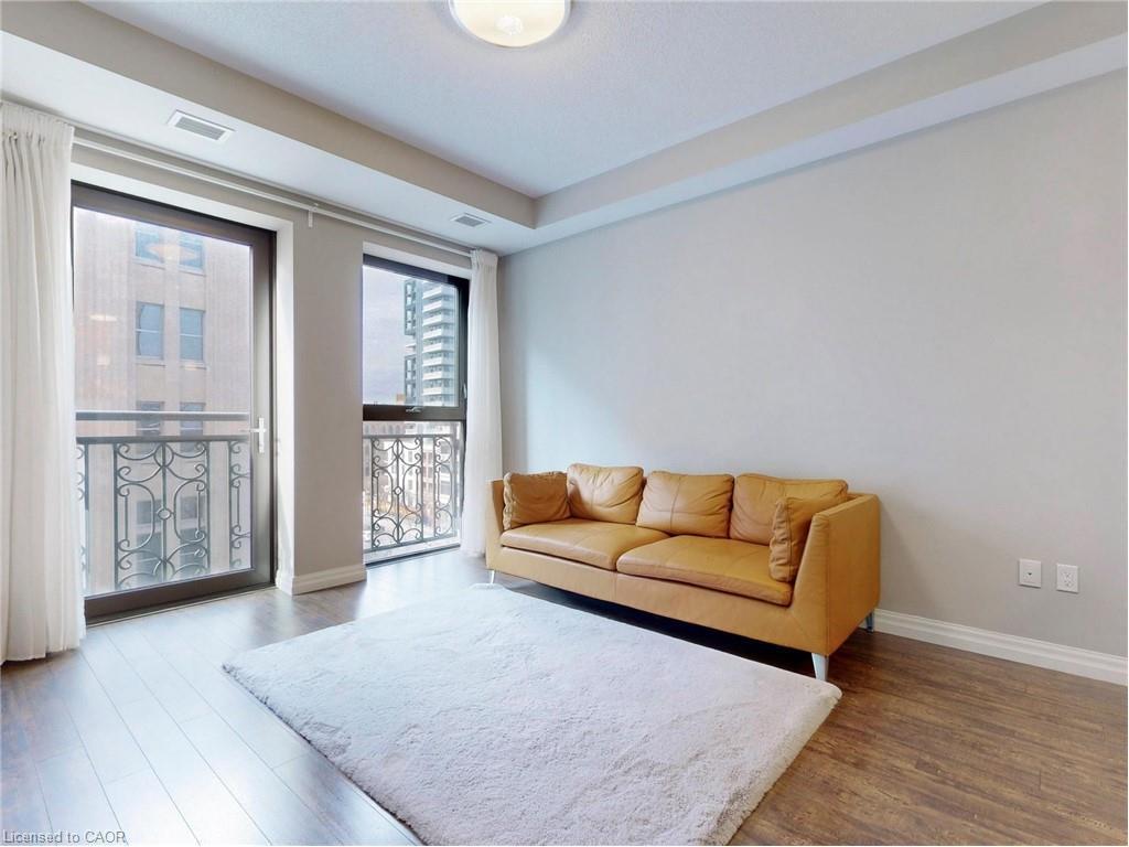 606-112 King Street E, Hamilton, ON - Indoor Photo Showing Living Room