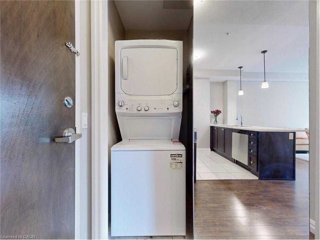 606-112 King Street E, Hamilton, ON - Indoor Photo Showing Laundry Room