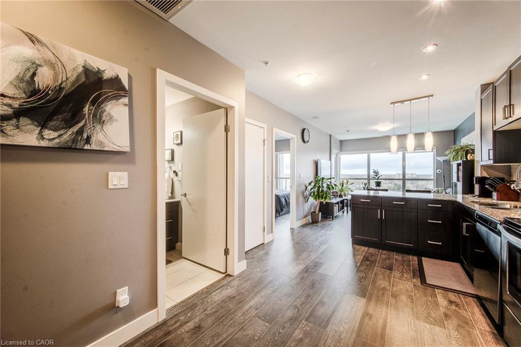 1310-1 Victoria Street S, Kitchener, ON - Indoor Photo Showing Kitchen With Upgraded Kitchen