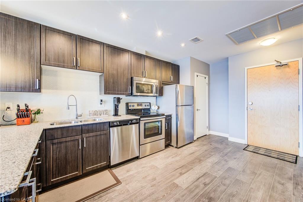 1310-1 Victoria Street S, Kitchener, ON - Indoor Photo Showing Kitchen