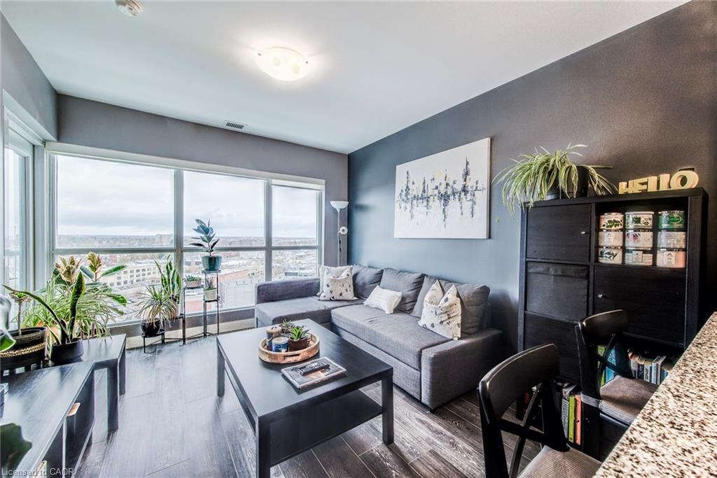 1310-1 Victoria Street S, Kitchener, ON - Indoor Photo Showing Living Room