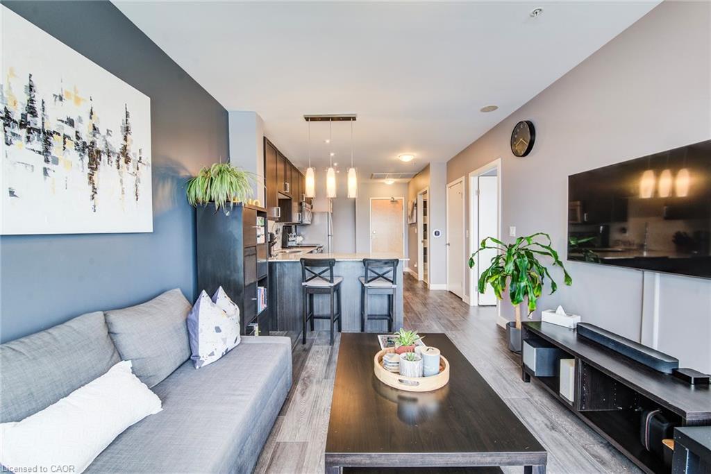 1310-1 Victoria Street S, Kitchener, ON - Indoor Photo Showing Living Room