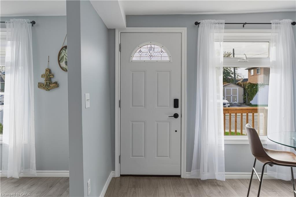 9 Hope Avenue, Hamilton, ON - Indoor