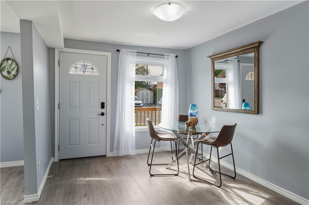 9 Hope Avenue, Hamilton, ON - Indoor Photo Showing Dining Room