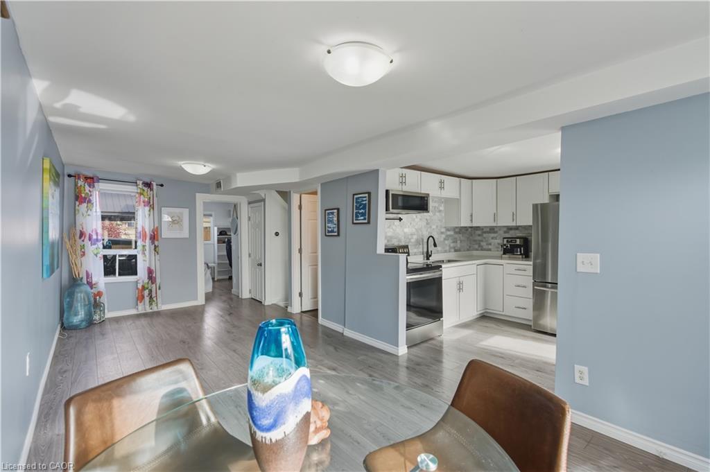 9 Hope Avenue, Hamilton, ON - Indoor Photo Showing Kitchen