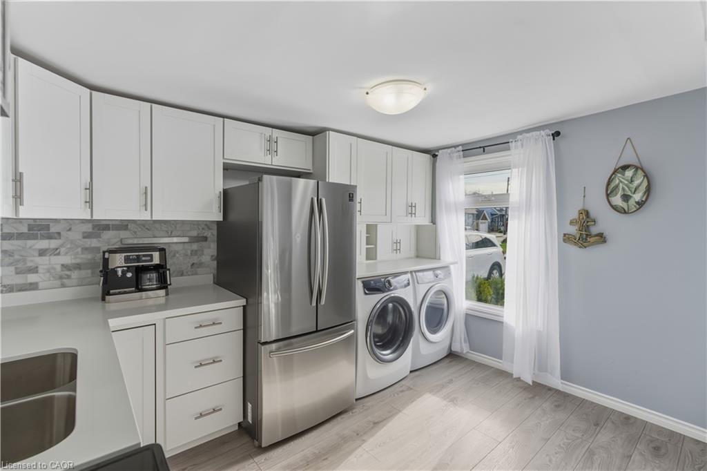 9 Hope Avenue, Hamilton, ON - Indoor Photo Showing Laundry Room