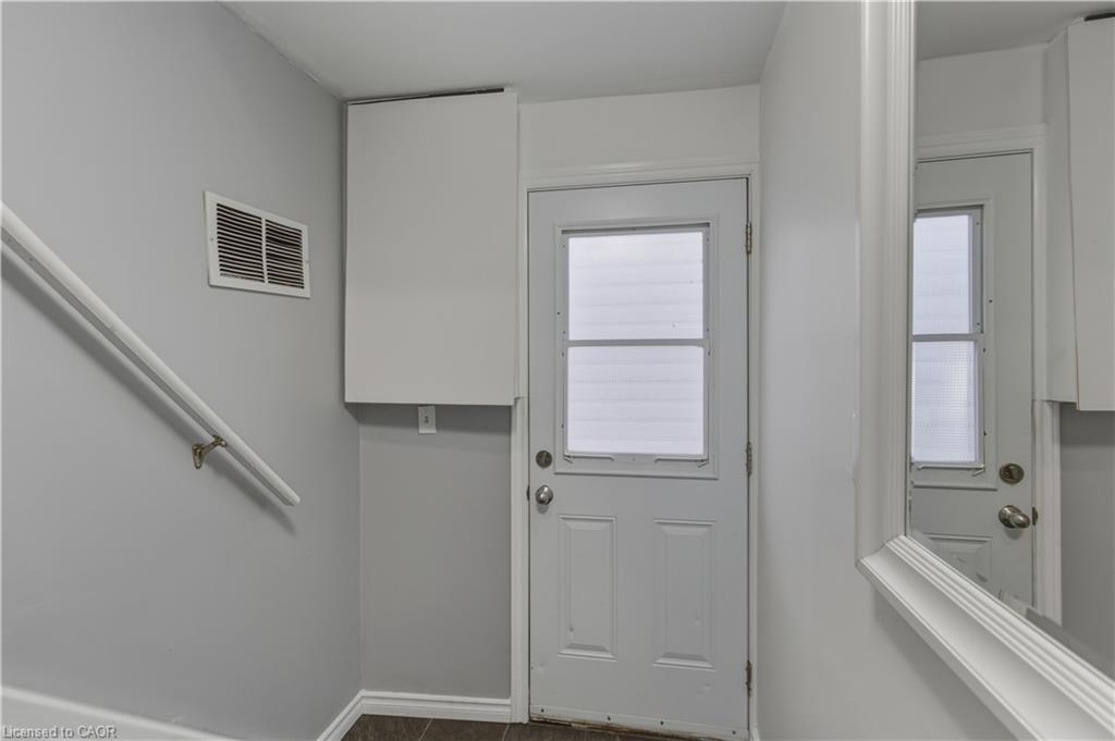 9 Hope Avenue, Hamilton, ON - Indoor Photo Showing Other Room