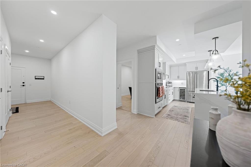 601-71 Wyndham Street S, Guelph, ON - Indoor Photo Showing Other Room