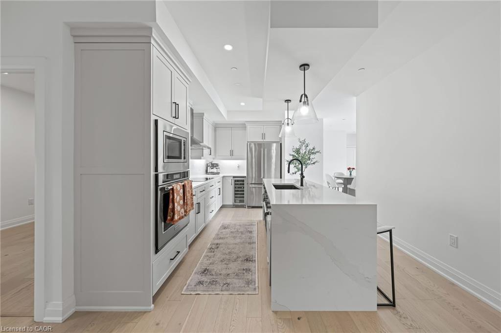 601-71 Wyndham Street S, Guelph, ON - Indoor Photo Showing Kitchen