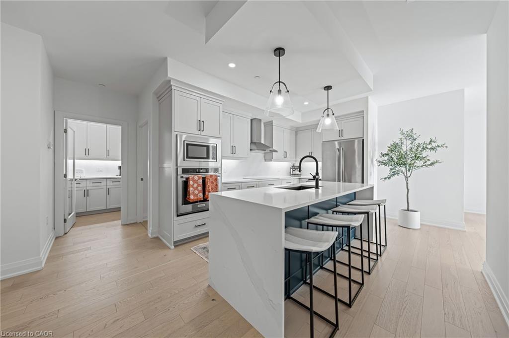 601-71 Wyndham Street S, Guelph, ON - Indoor Photo Showing Kitchen With Upgraded Kitchen