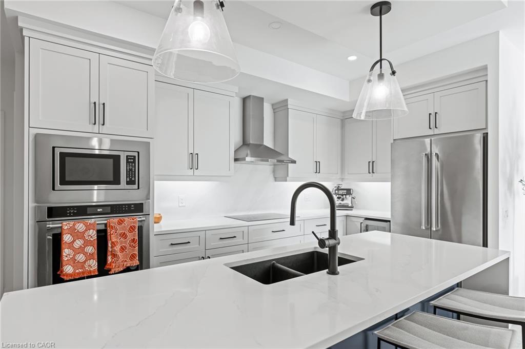 601-71 Wyndham Street S, Guelph, ON - Indoor Photo Showing Kitchen With Double Sink With Upgraded Kitchen