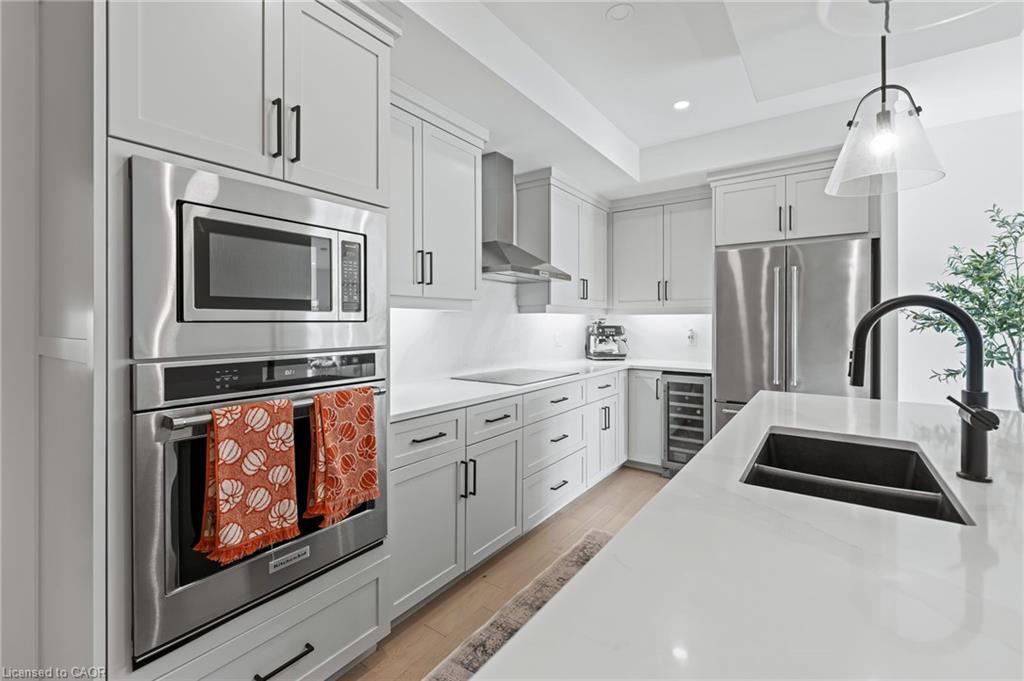 601-71 Wyndham Street S, Guelph, ON - Indoor Photo Showing Kitchen With Double Sink With Upgraded Kitchen