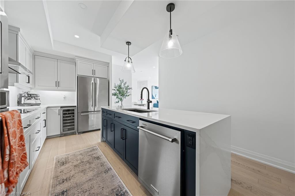 601-71 Wyndham Street S, Guelph, ON - Indoor Photo Showing Kitchen With Upgraded Kitchen