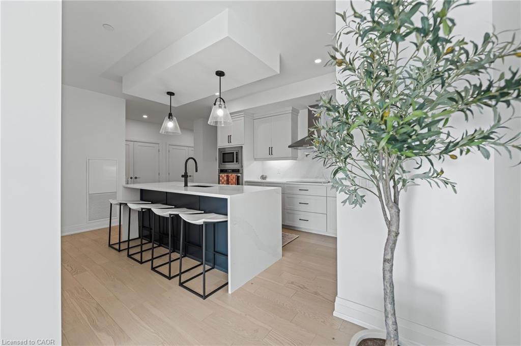 601-71 Wyndham Street S, Guelph, ON - Indoor Photo Showing Kitchen